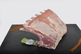 Placez les manches vers le haut, ainsi la viande sera arrosée par la graisse fondante.