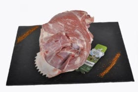 Cette petite épaule d'agneau façon gigot fera bien des envieux.