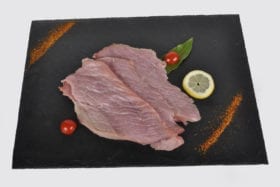 L'escalope de veau,c'est un tranche fine découpée uniquement dans la noix, la sous noix ou la noix pâtissière. C'est une viande tendre et très maigre.