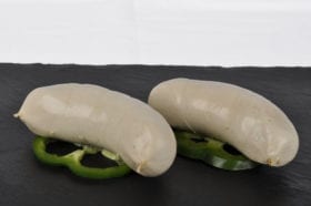 Le boudin blanc est fait à base de viande blanche. Il est généralement préparé selon les proportions 70 % de maigre et 30 % de gras.