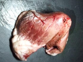 Le coeur de veau se mange en tranche,a poêler ou en morceau pour faire mijoter