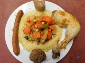 Notre couscous royale fait maison,riche et copieux.A manger en plat principal, sans faire d'entrer.